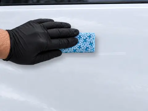 Si de la peinture a débordé, essuyez-la avec le Remover.